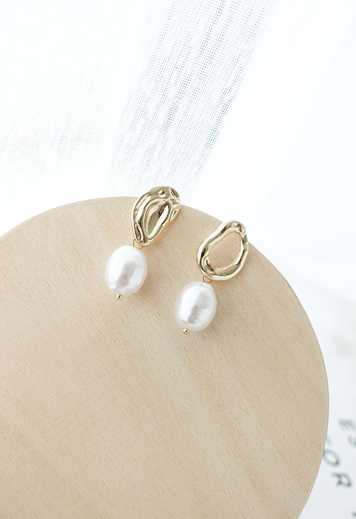 Vintage Distinctive Pearly Earrings