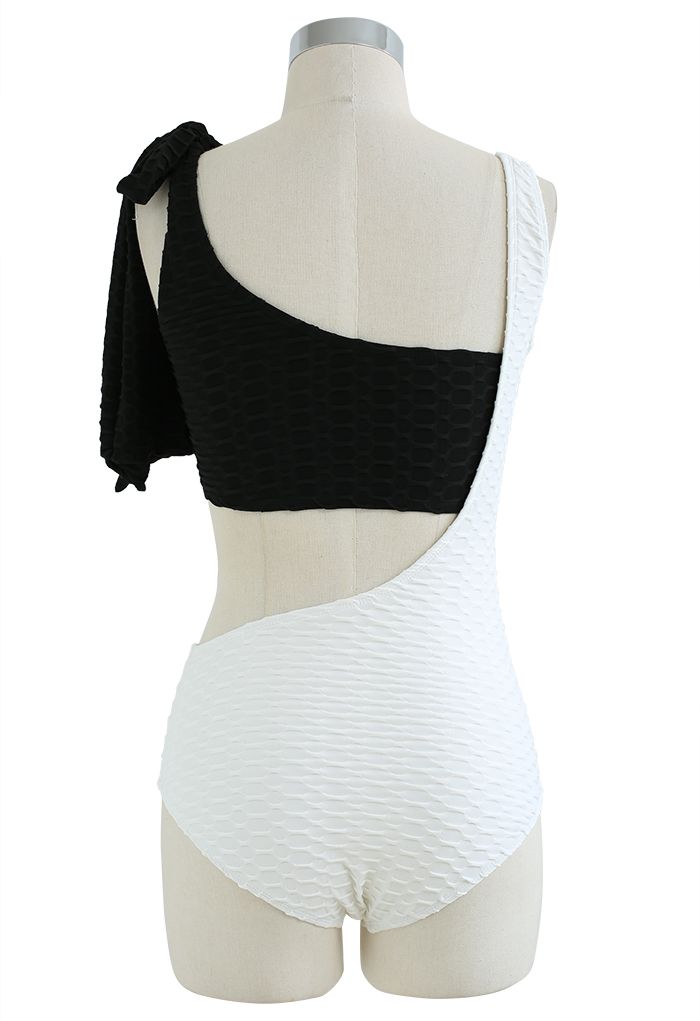 Two-Tone Cutout Textured Emboss Swimsuit in White