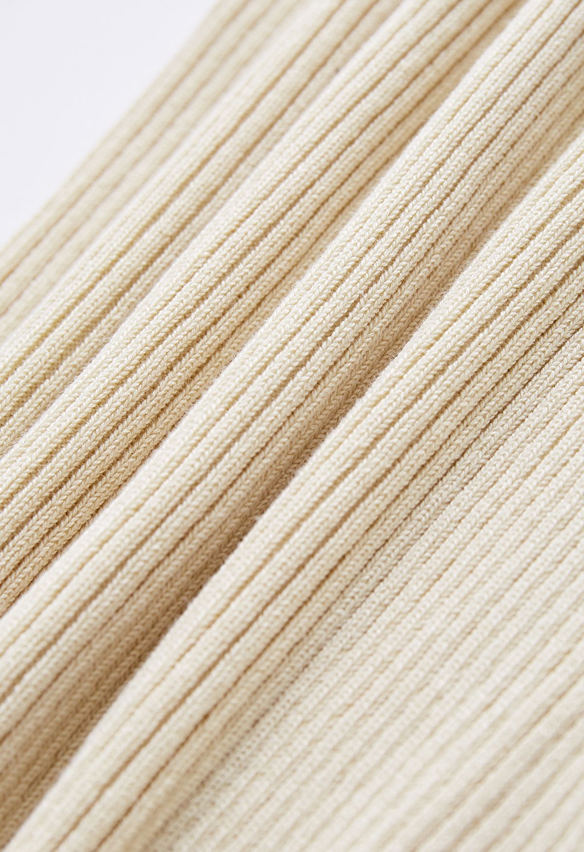 Rib Splicing Fitted Soft Knit Sweater in Cream