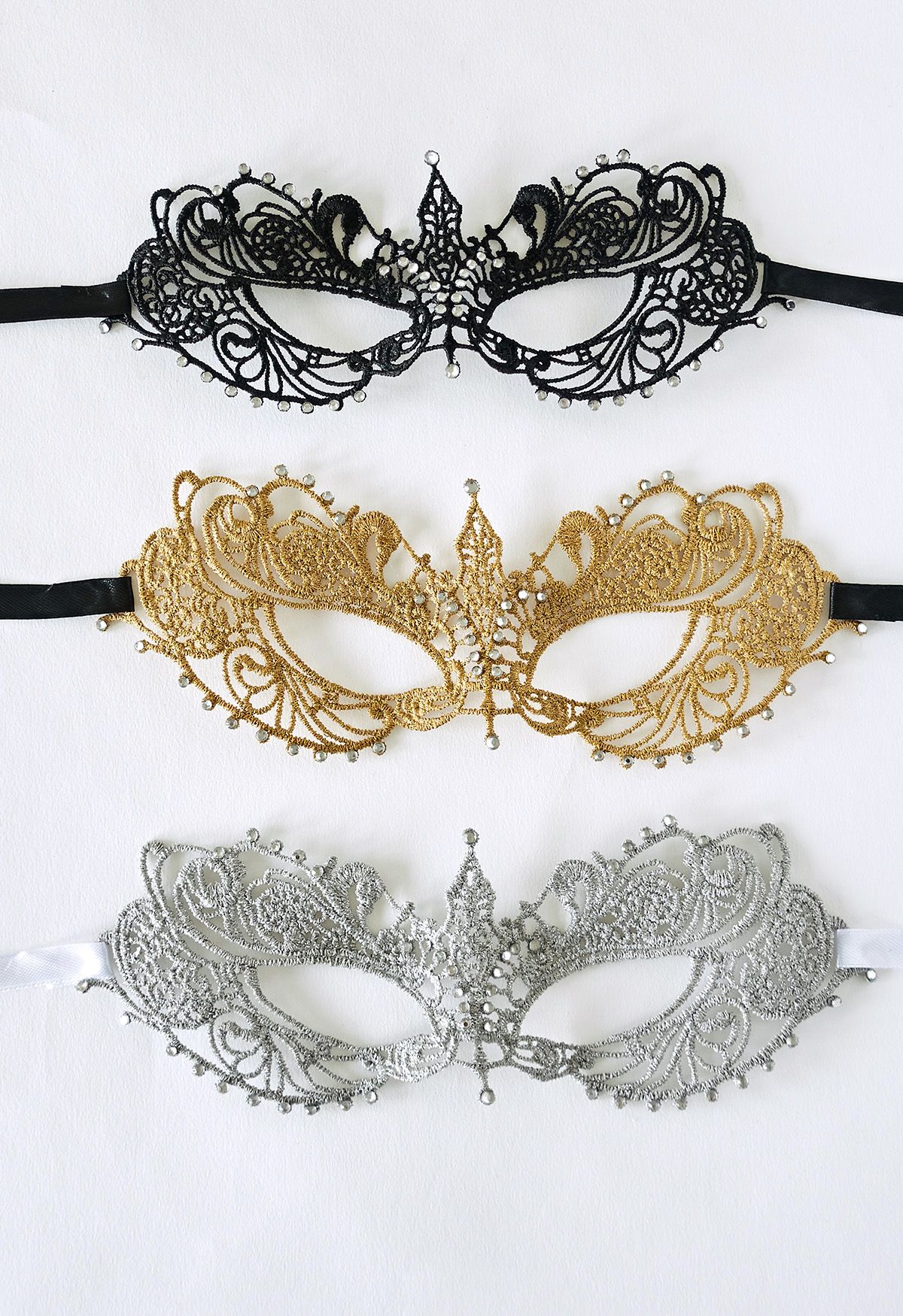 Zircon Trim Lace Ball Mask in Black