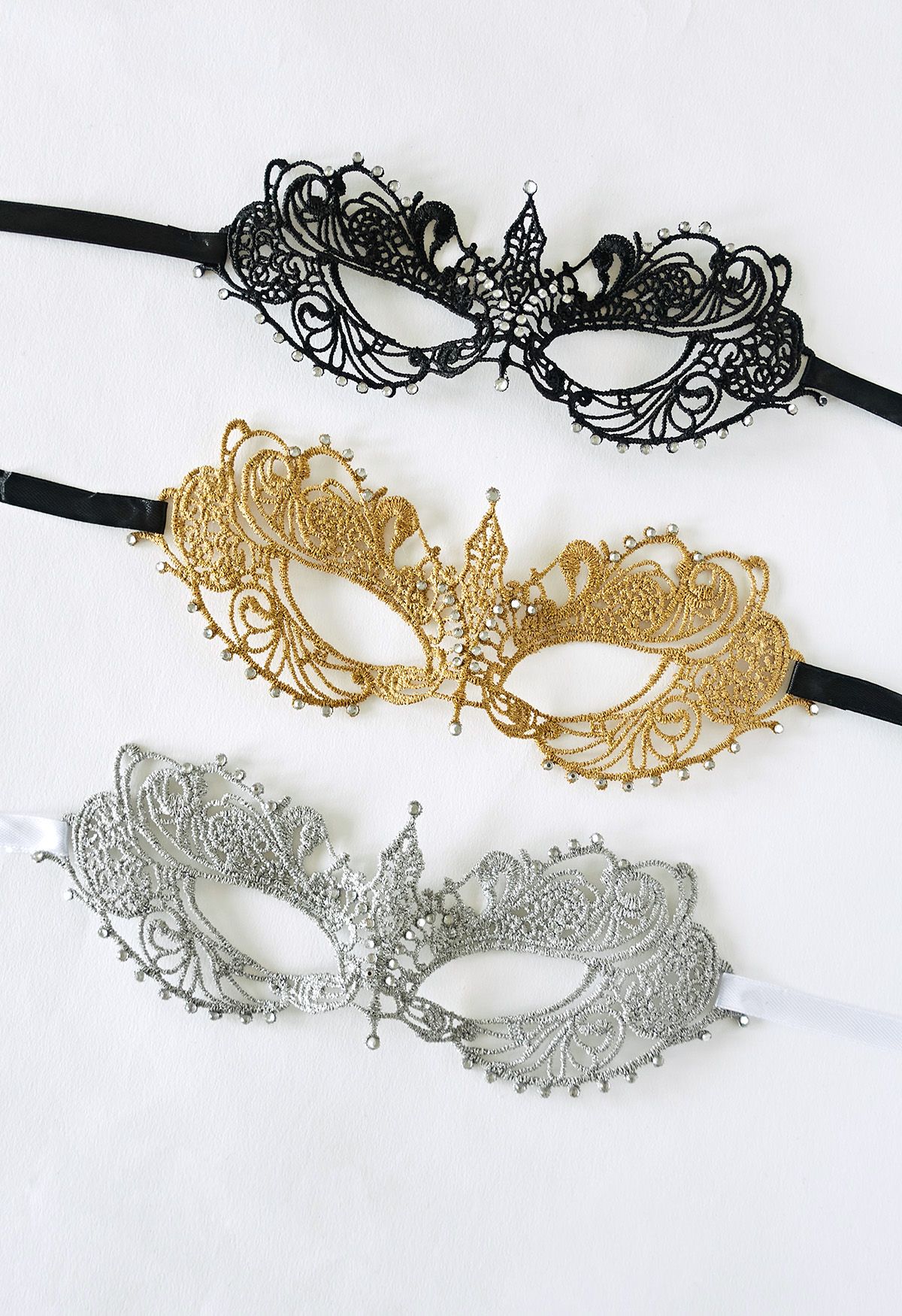 Zircon Trim Lace Ball Mask in Black