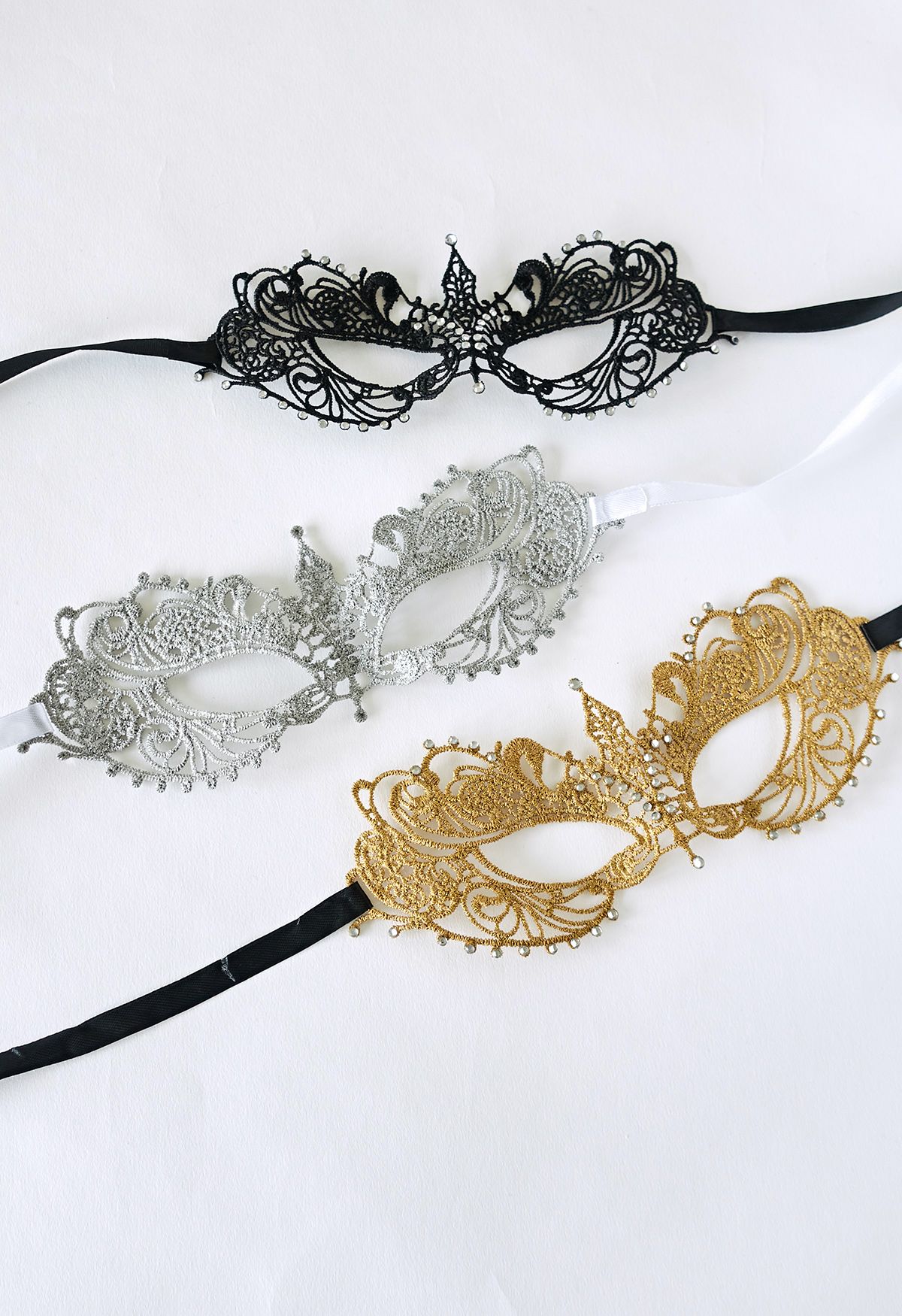 Zircon Trim Lace Ball Mask in Gold